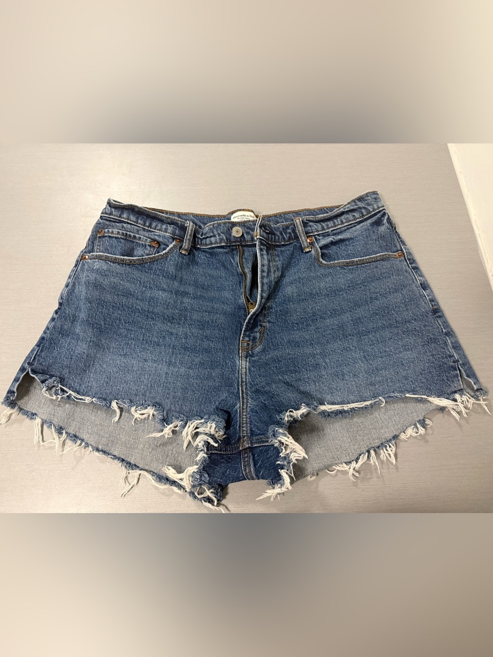 Abercrombie & Fitch Curve Love The Mom Short – High Rise Denim Shorts Size 33/16